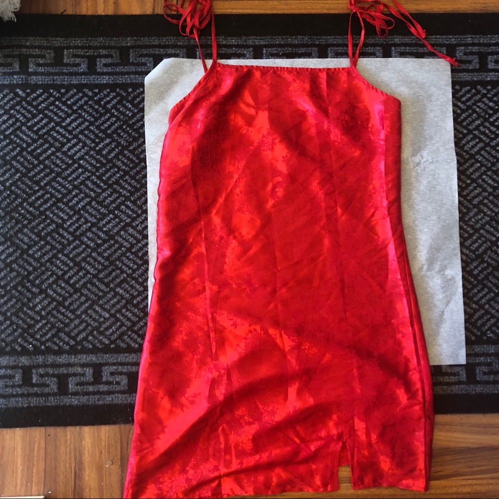 Red tie shoulder mini dress - Picture 4 of 9